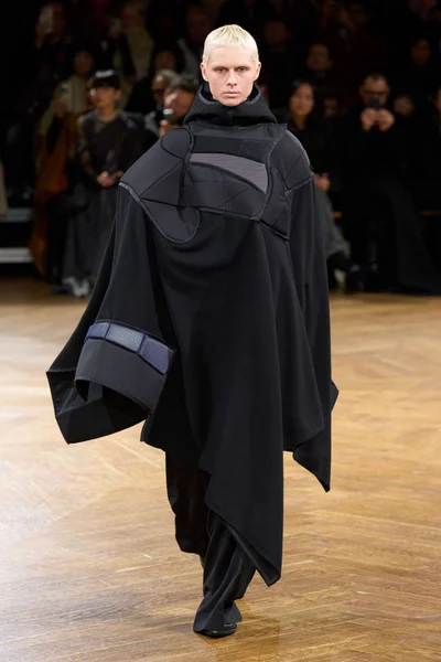 Look 30